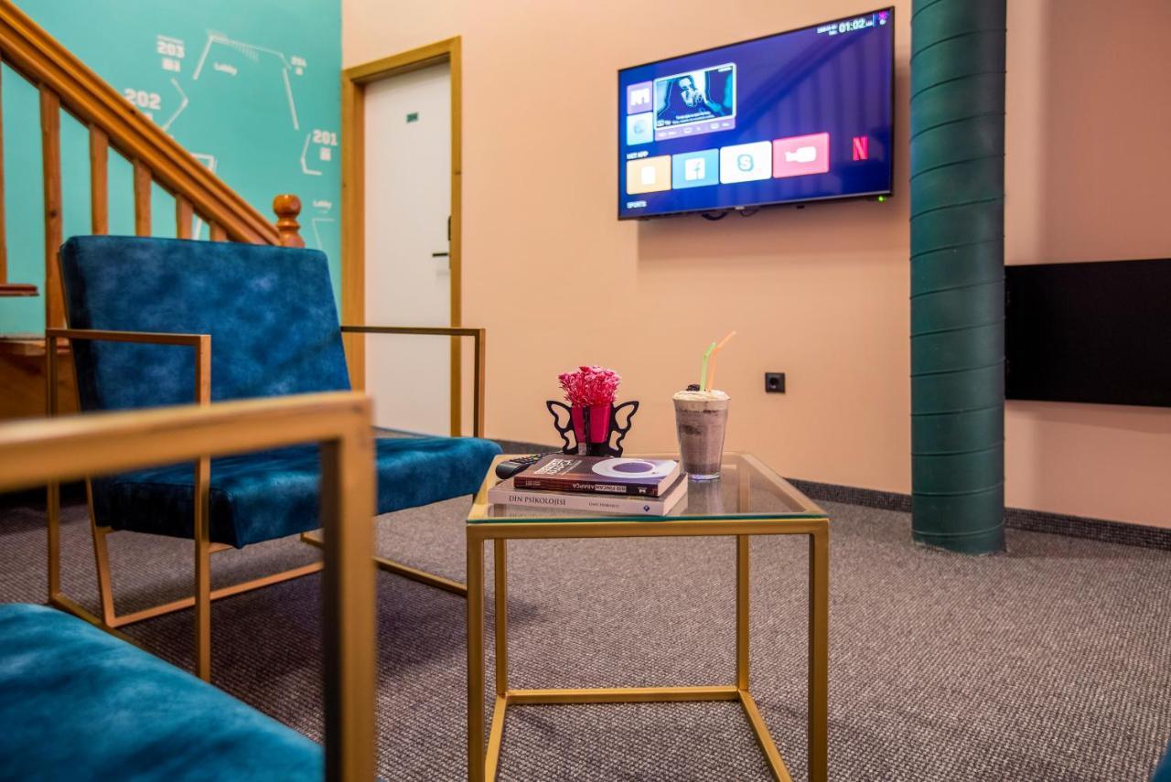 Hotel 4 Llulla Prishtine Bagian luar foto