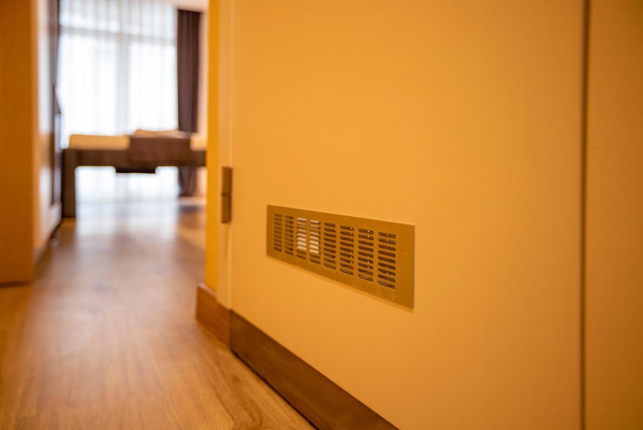 Hotel 4 Llulla Prishtine Bagian luar foto