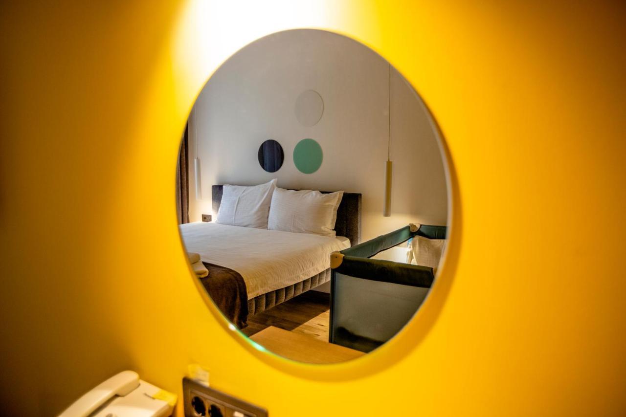 Hotel 4 Llulla Prishtine Bagian luar foto