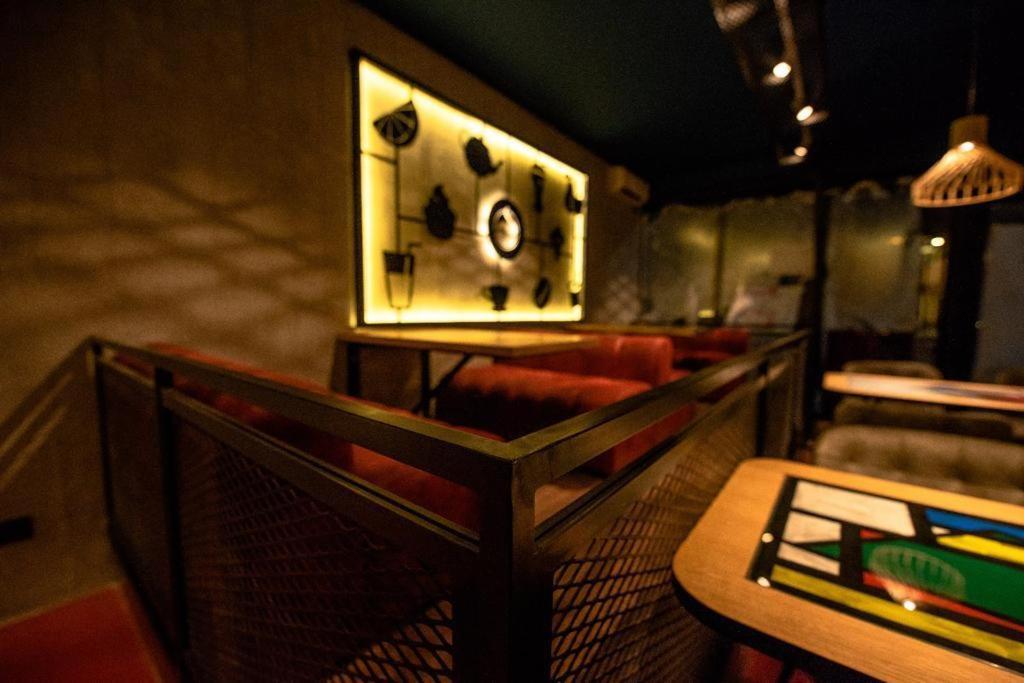 Hotel 4 Llulla Prishtine Bagian luar foto